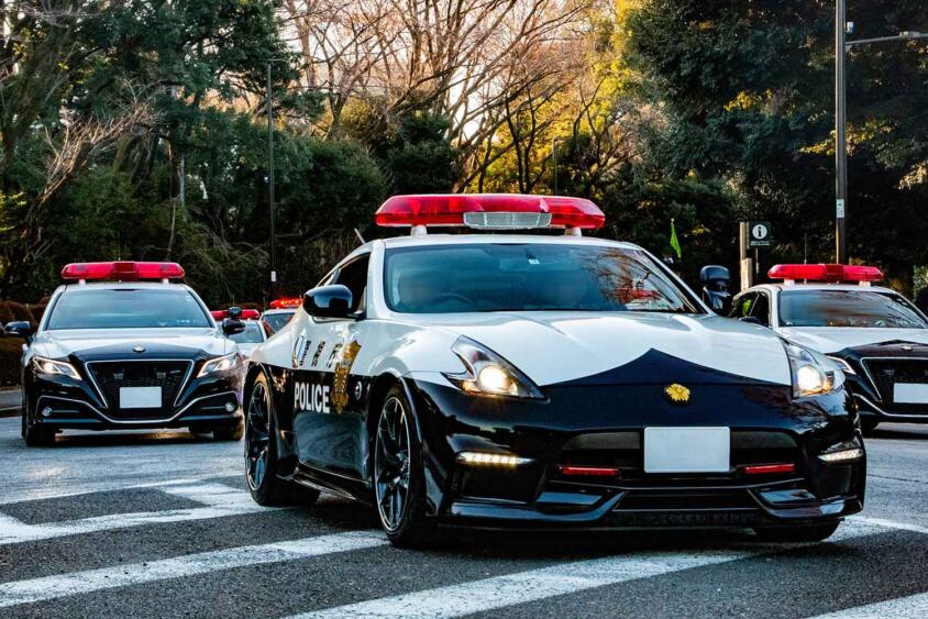 知らなかった！　警察のパトカーは「白黒」じゃなくても「白青」でも「白緑」でもOKだった