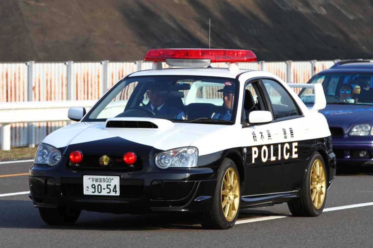 パトカーのボディは「白と黒」という決まりはなかった