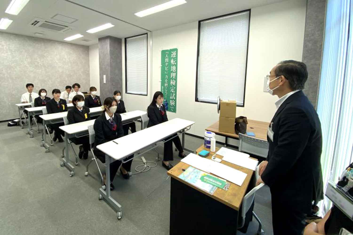 タクシー会社で地理試験を実施している様子 〜 画像7