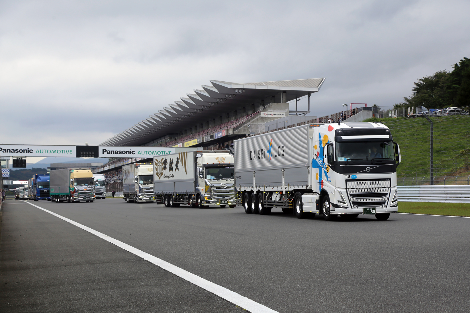 「ジャパントラックショー in Fujispeedway 2024」で見つけた魅力的なグッズを紹介