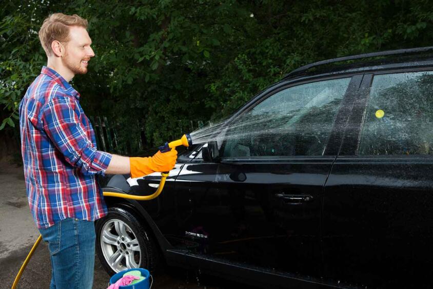 洗車天国ニッポン！　アメリカは「水ジャブジャブ」の洗車なんてもってのほかだった