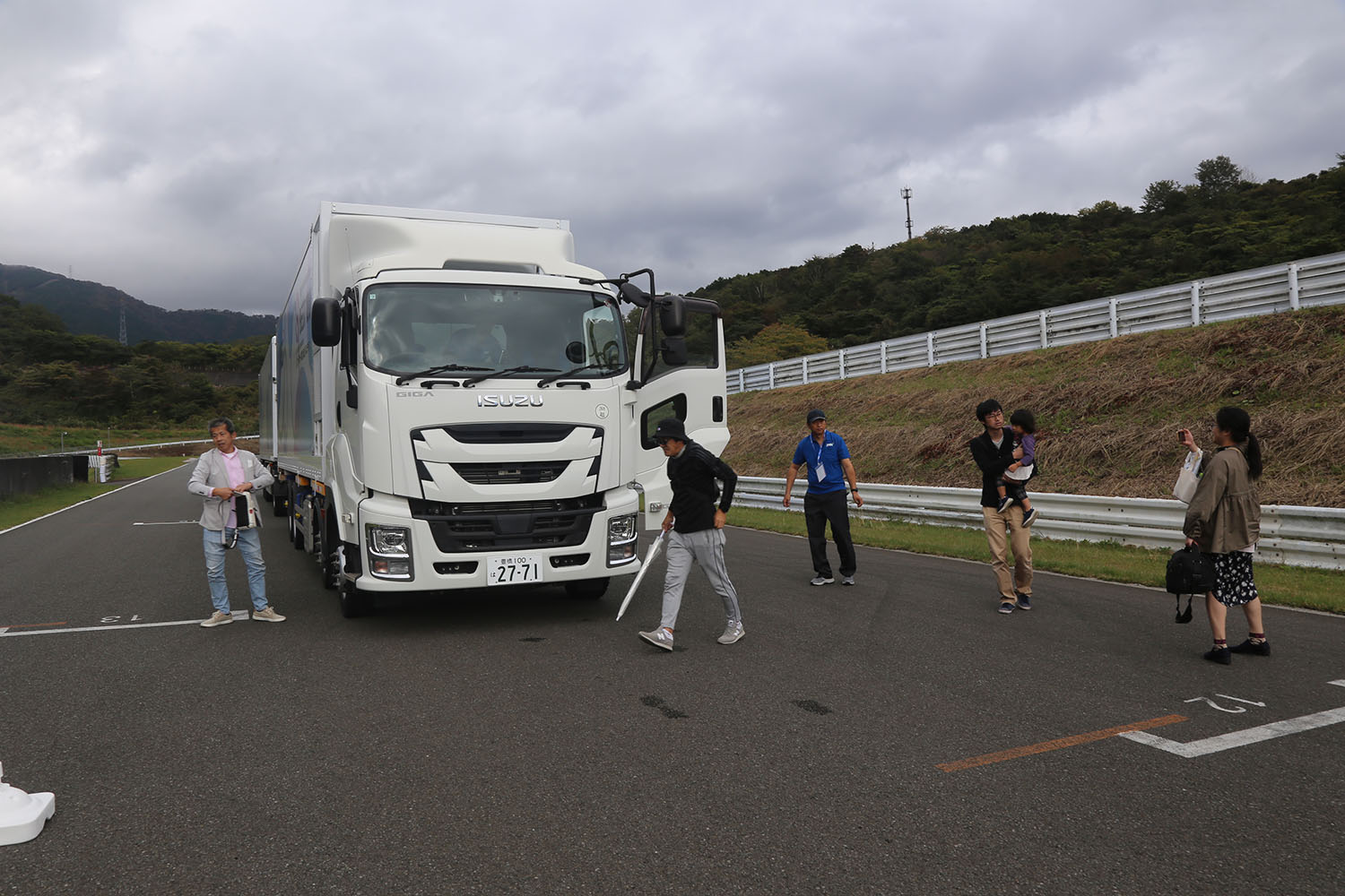 ジャパントラックショー2024で「ダブル連結トラック」の試乗会が開催 〜 画像3