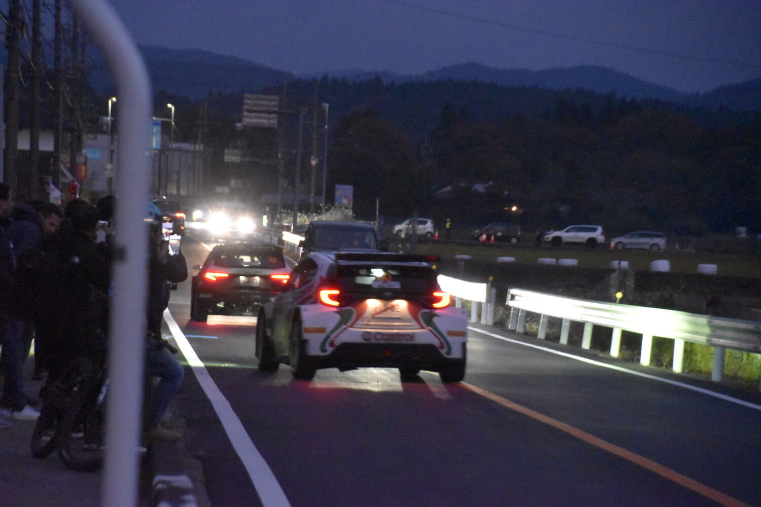 一般道を走行する参加車両