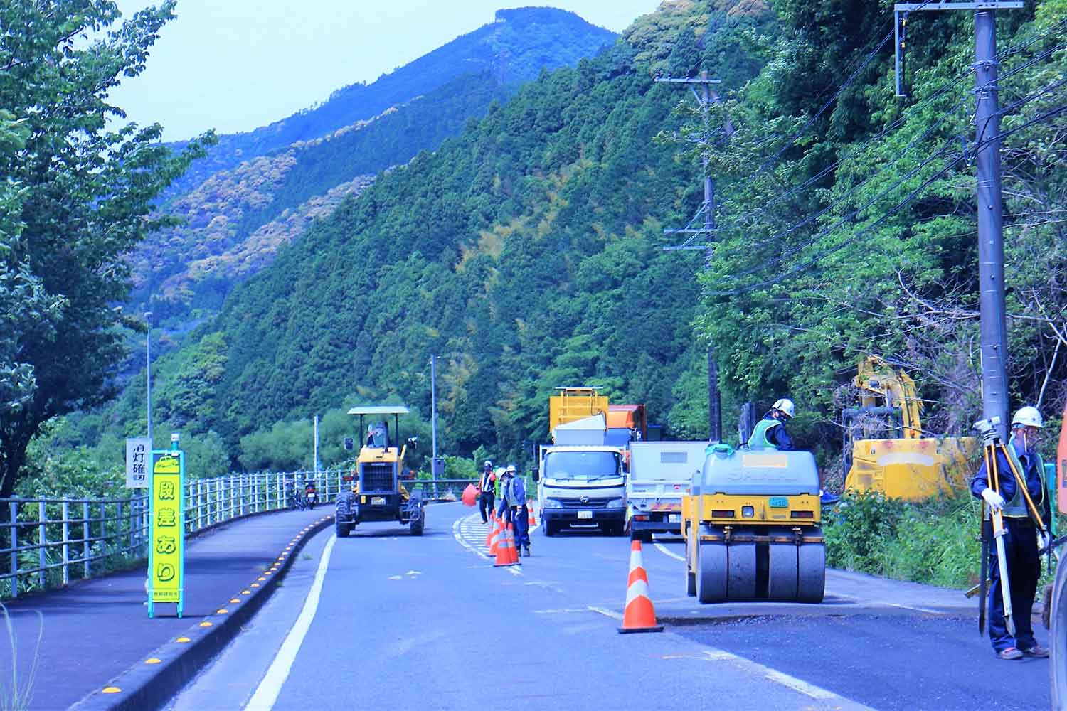 山道での道路工事区間の様子 〜 画像7