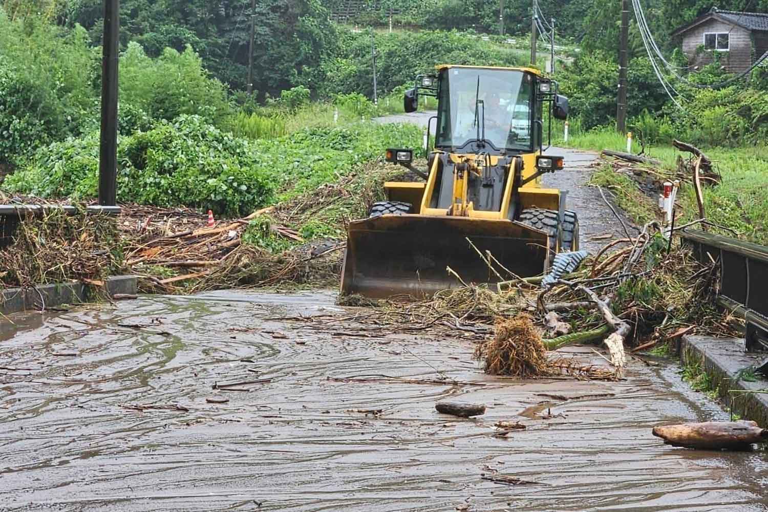 豪雨被害にあった道路の様子