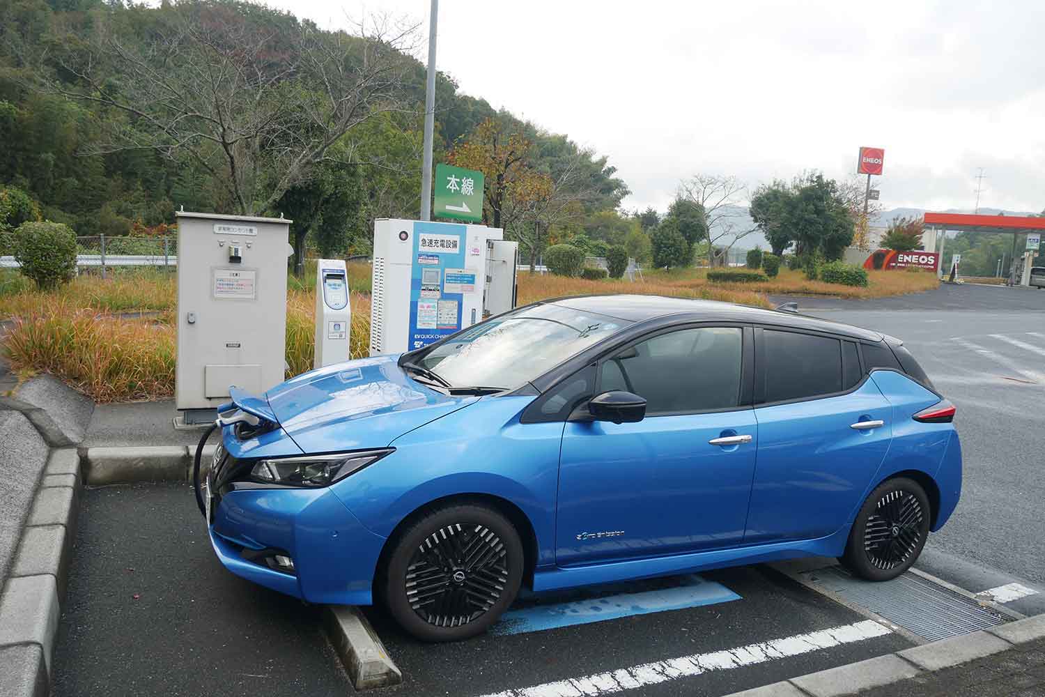 急速充電している日産リーフ（2代目） 〜 画像5