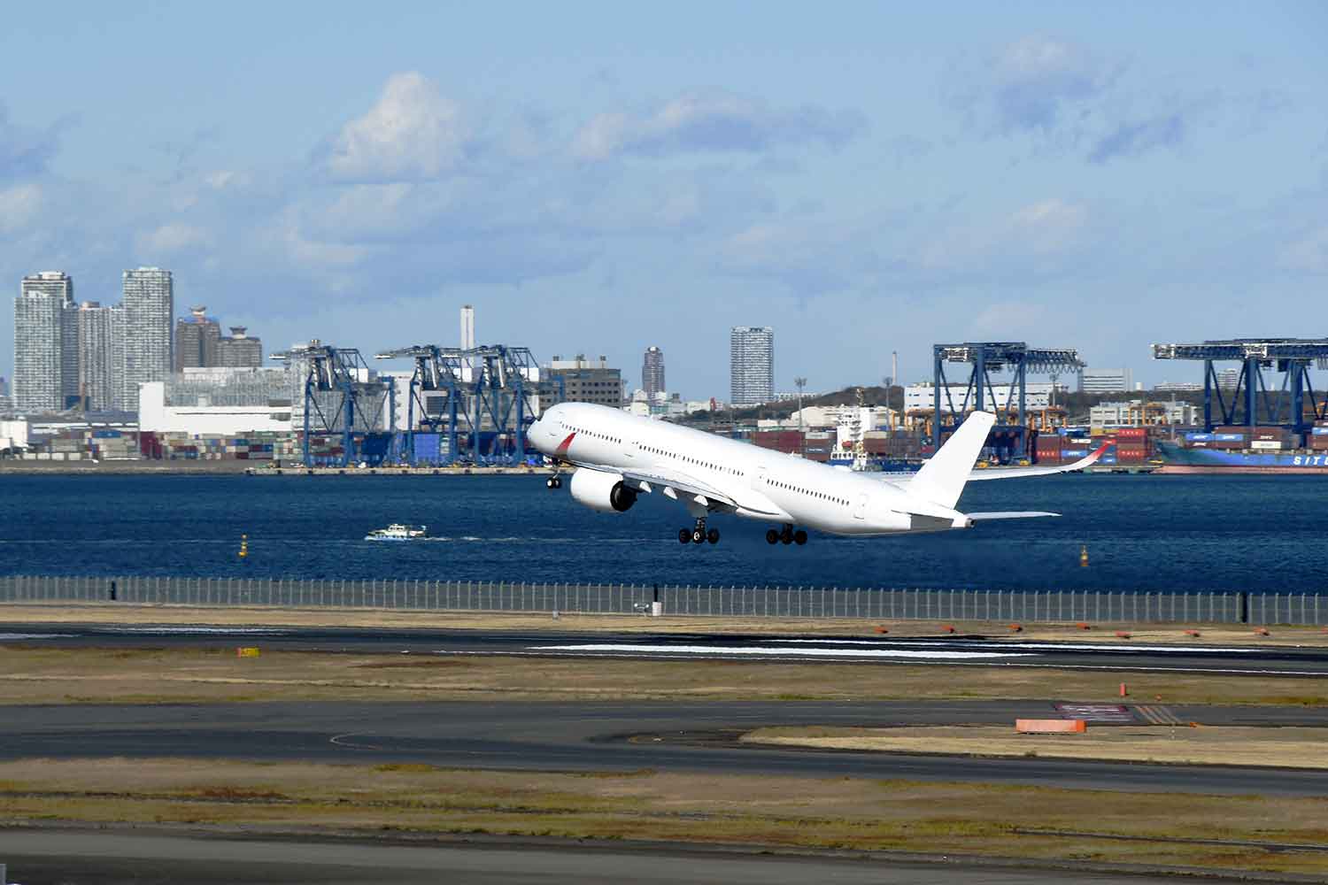 旅客機が離陸している様子 〜 画像5