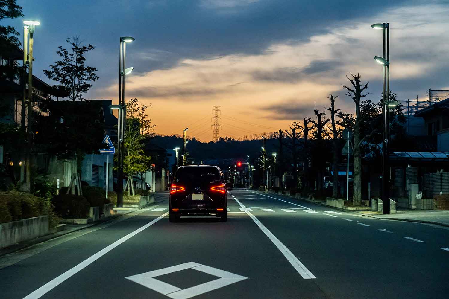 夕暮れ時の道路