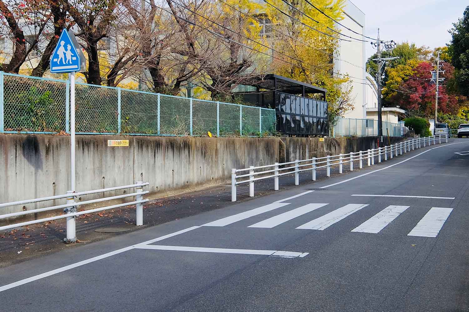 住宅街の横断歩道