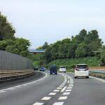 【画像】雨の夜だとまったく見えん！　中央線に横断歩道に停止線のペイントが「ハゲて薄れて」いたらどこに連絡？ 〜 画像4