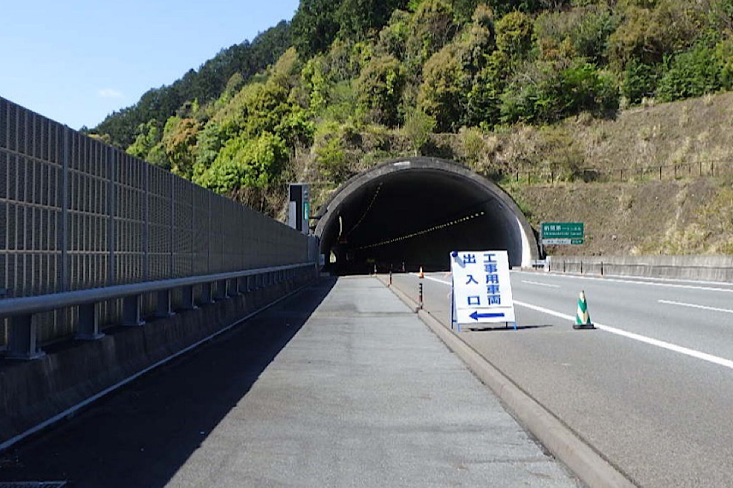 東名高速の道路拡張工事のイメージ