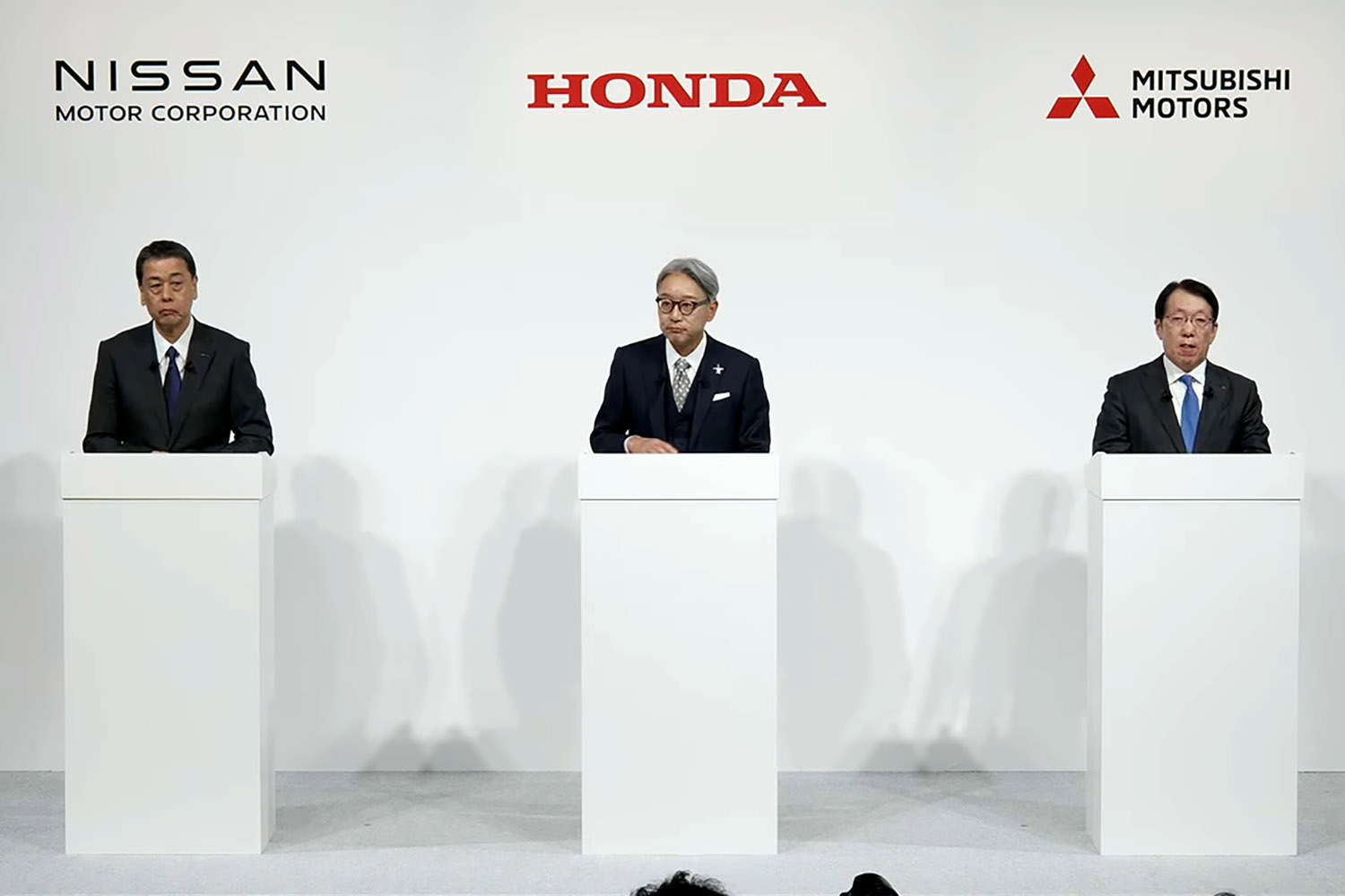 日産・内田社長とホンダ・三部社長と三菱自動車・加藤社長