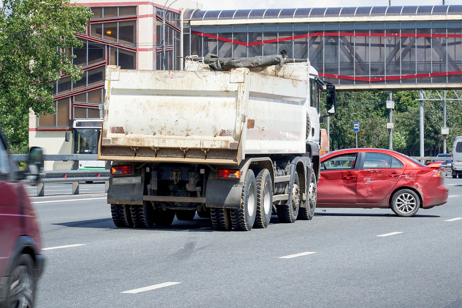 トラックの自動車保険について解説