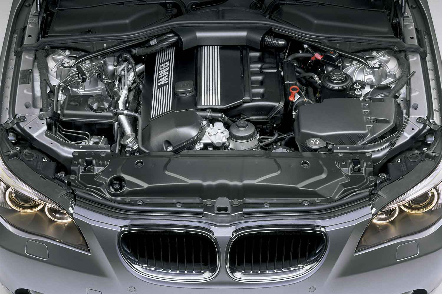 BMW3シリーズ（E90）のエンジンルーム 〜 画像6