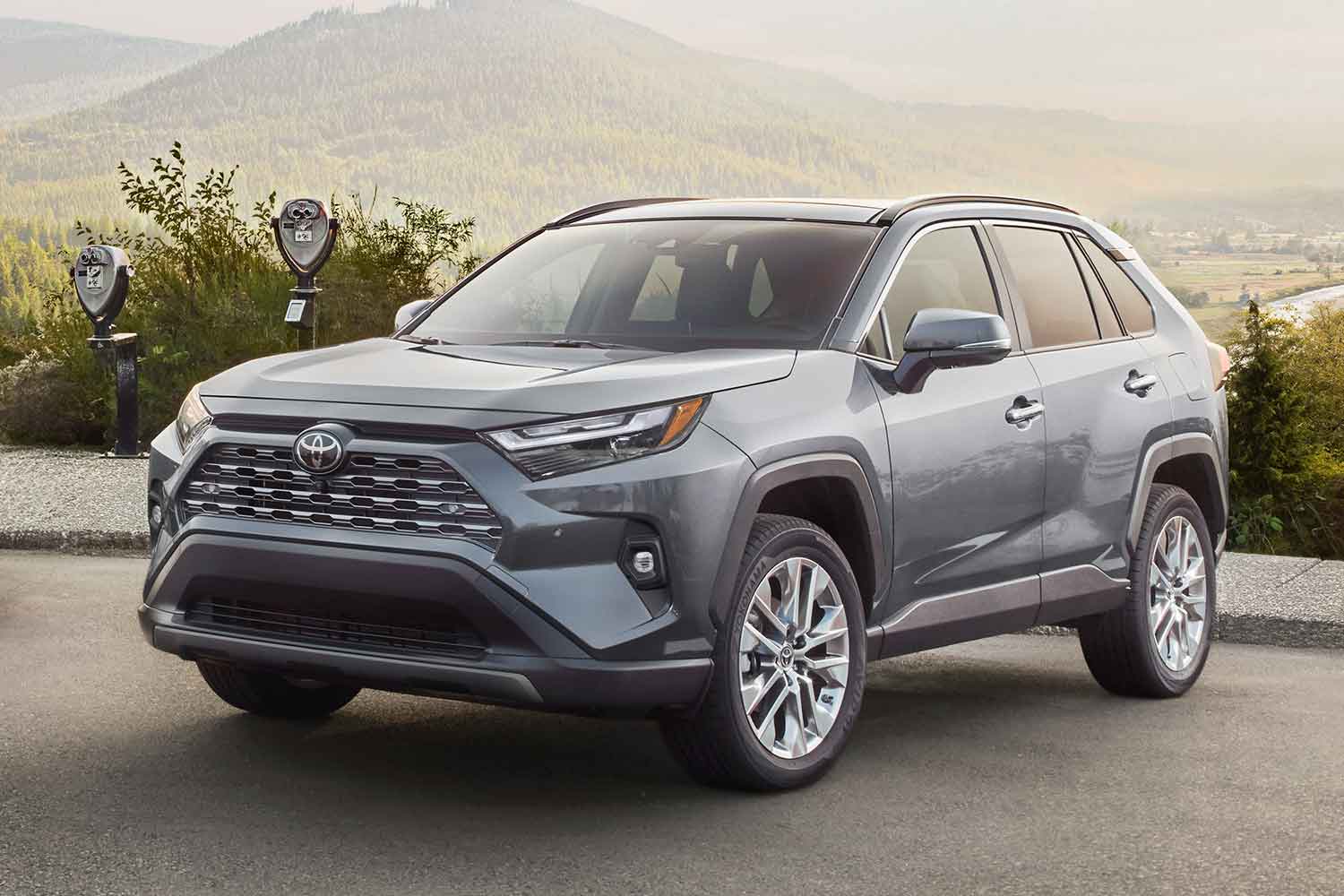 北米仕様のトヨタRAV4のフロントまわり 〜 画像4