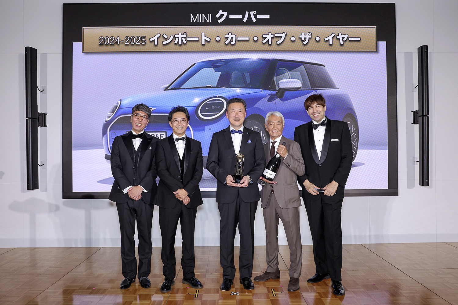 COTY2024-2025にてインポートカーオブザイヤーを受賞したMINI