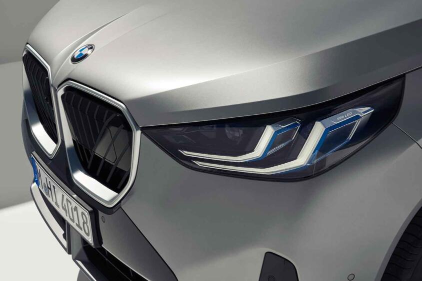 金属の塊から削り出したよう！　新型BMW X3のシンプルかつ迫力ボディをデザインのプロが分析