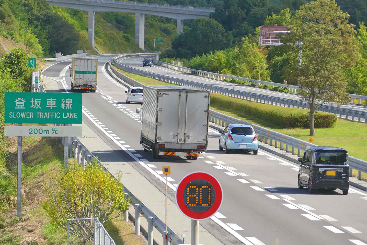 山間の高速道路の様子 〜 画像7