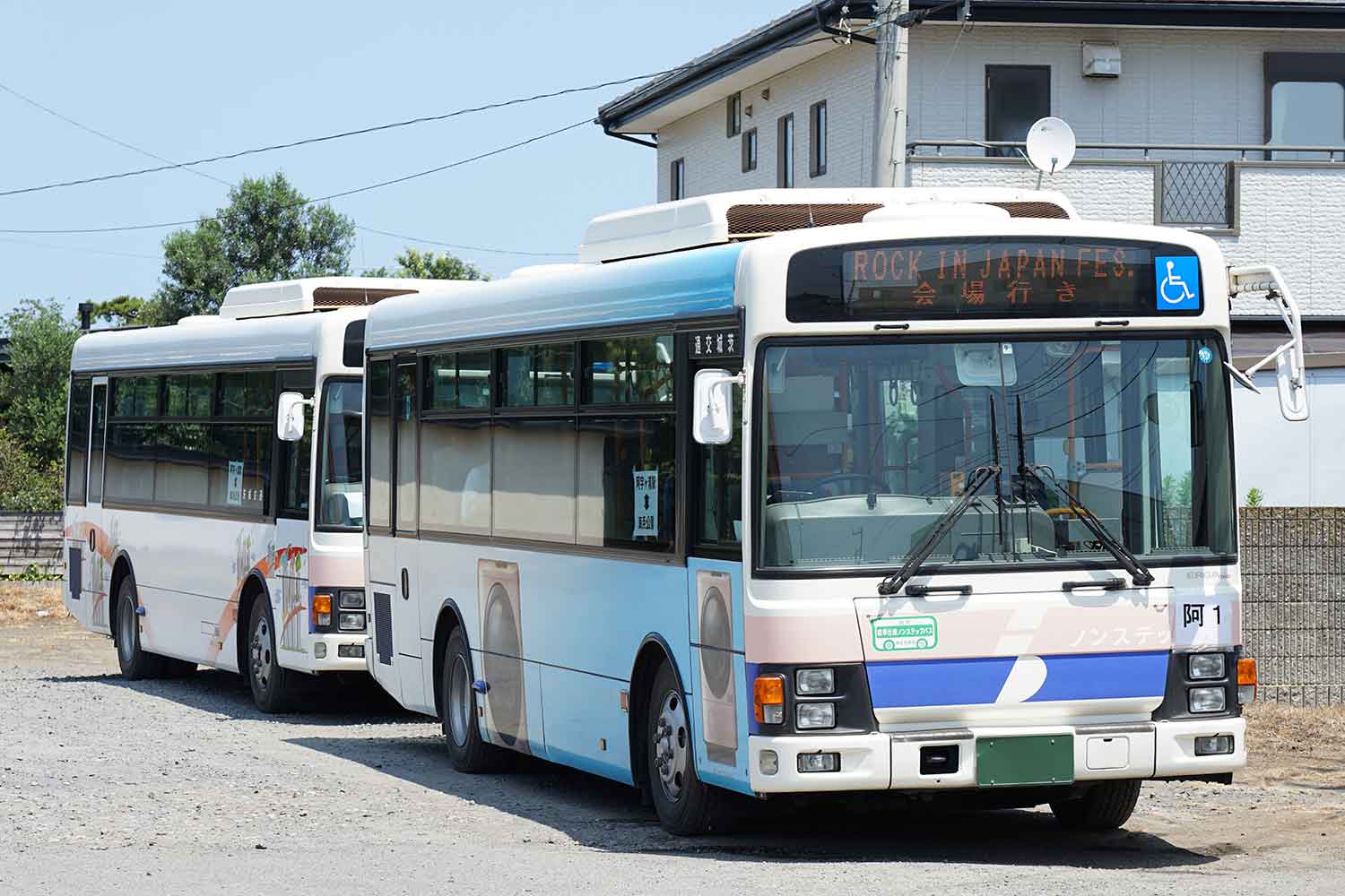 路線バスが複数台停車している様子 〜 画像9