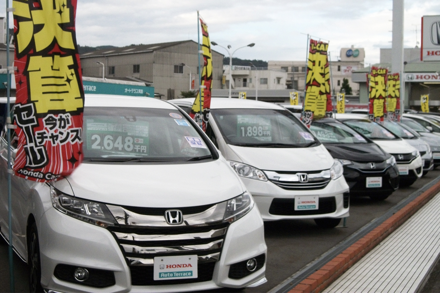 中古車売り場のイメージ