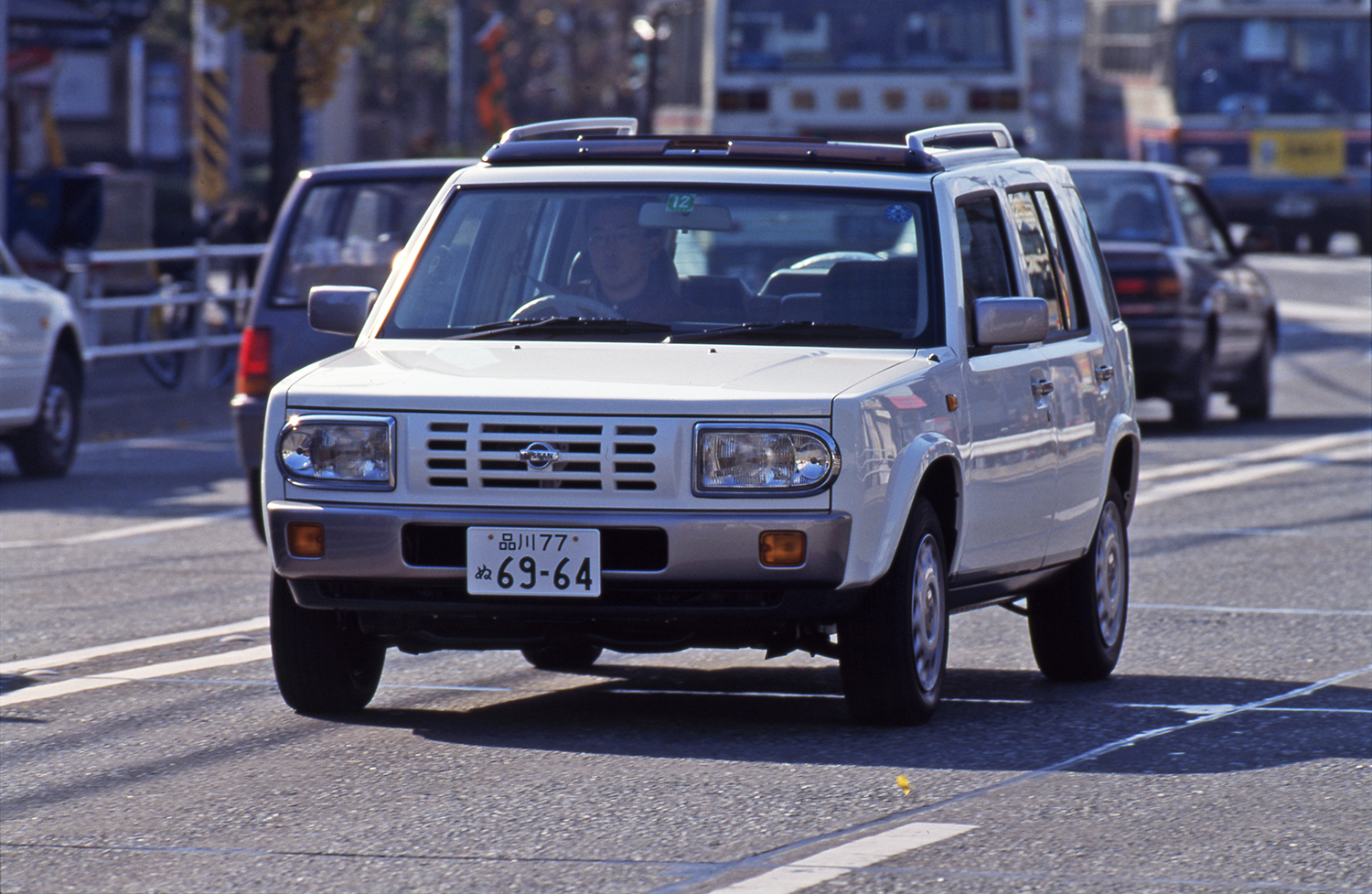 街なかを走る日産ラシーン