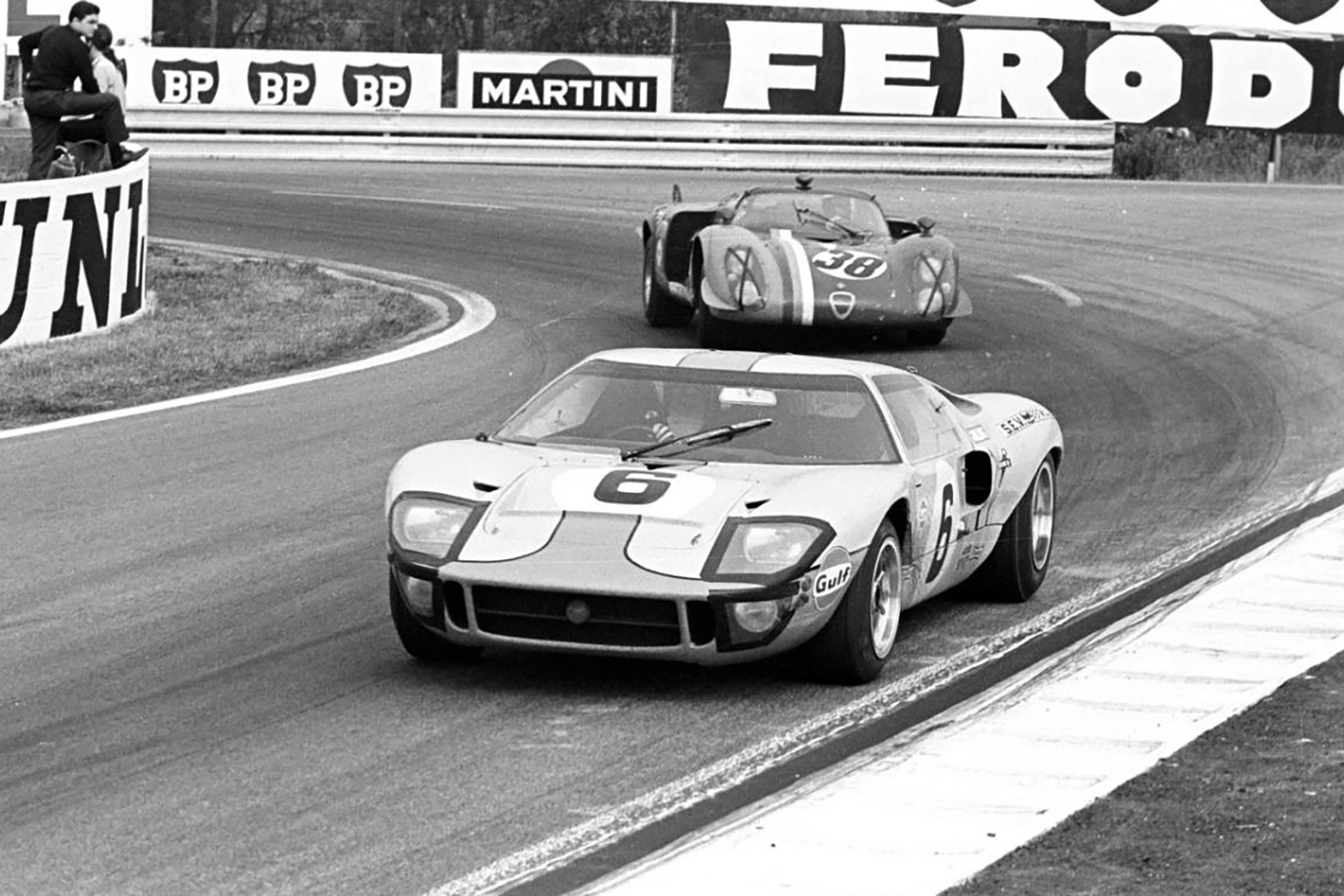 フォードGT40のフロントスタイリング 〜 画像9