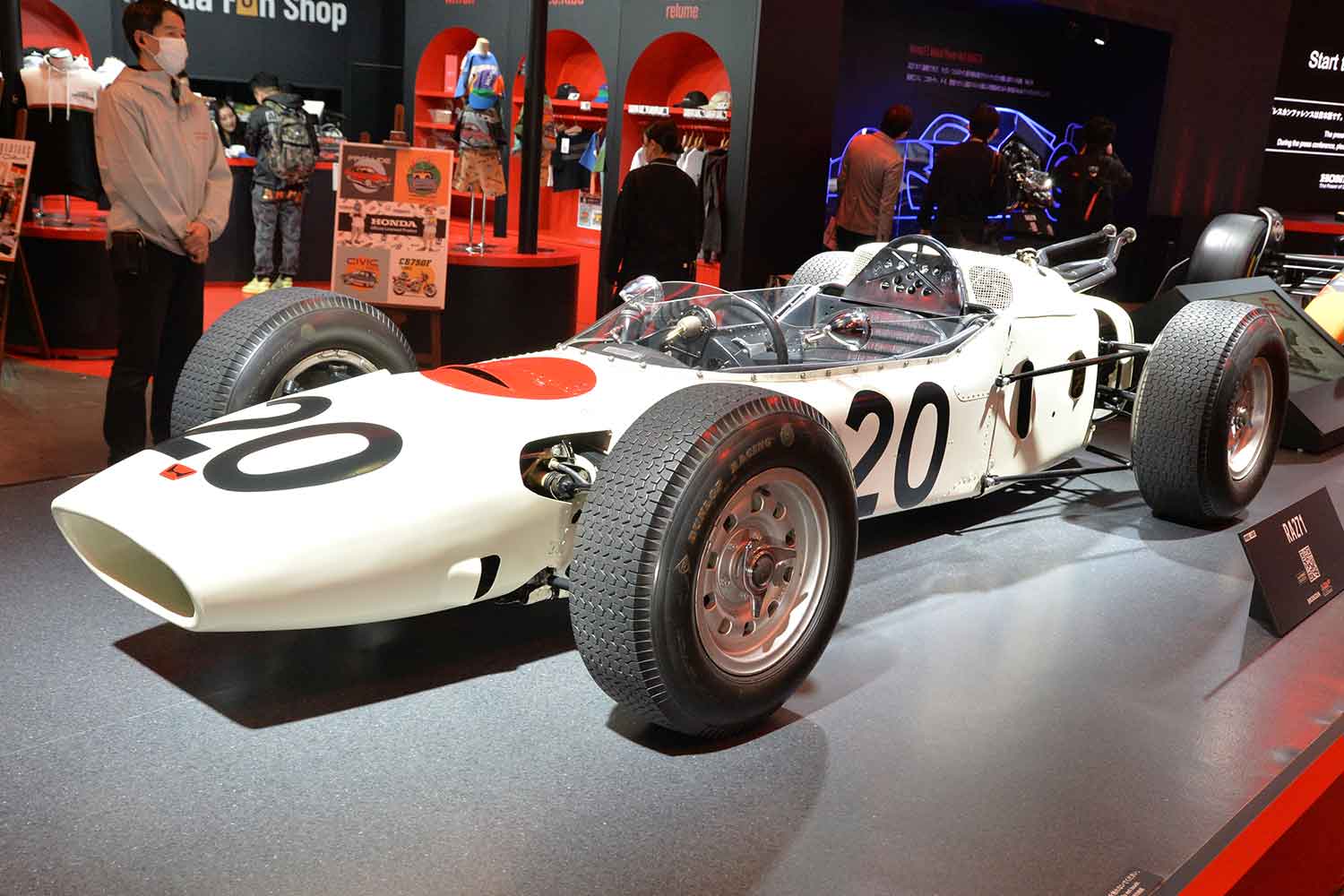 ホンダブースに展示されていた1964年にホンダがF1に初参戦した「RA271」