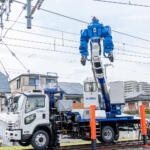 【画像】ロボアニメファン狂喜乱舞の車両が登場！　どうみても兵器感たっぷりな「多機能鉄道重機」の正体 〜 画像2