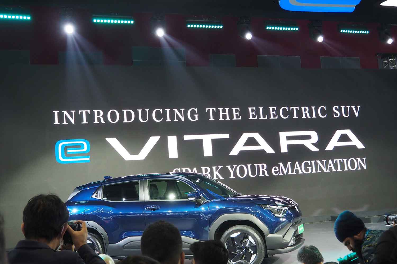 スズキのプレスカンファレンスで発表された「e VITARA」