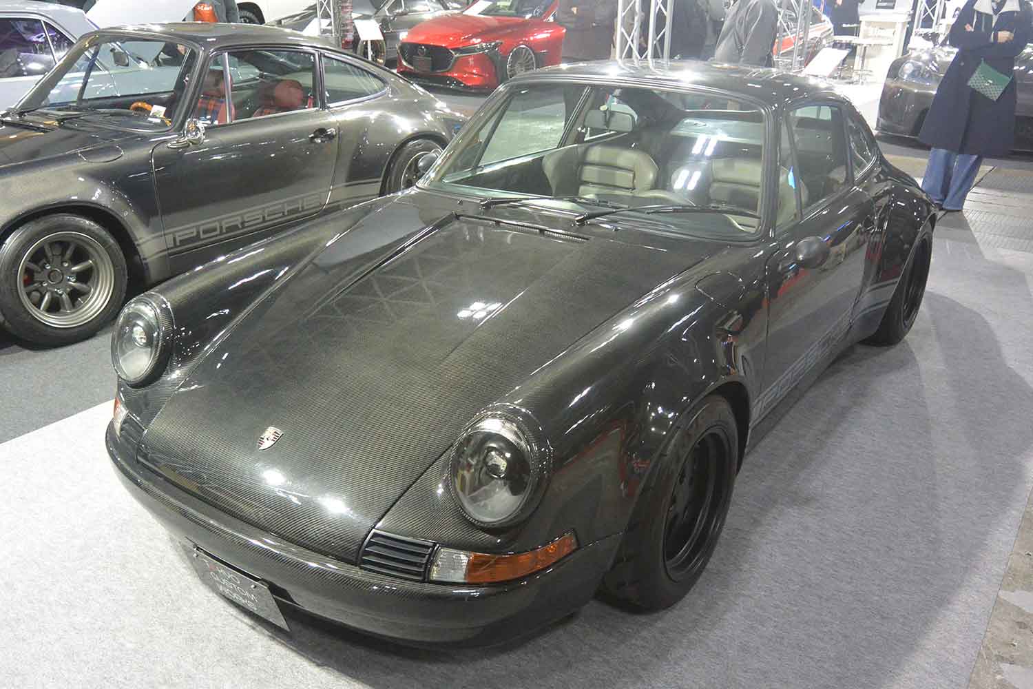 東京オートサロン2025にフルカーボンボディの空冷ポルシェ911が展示