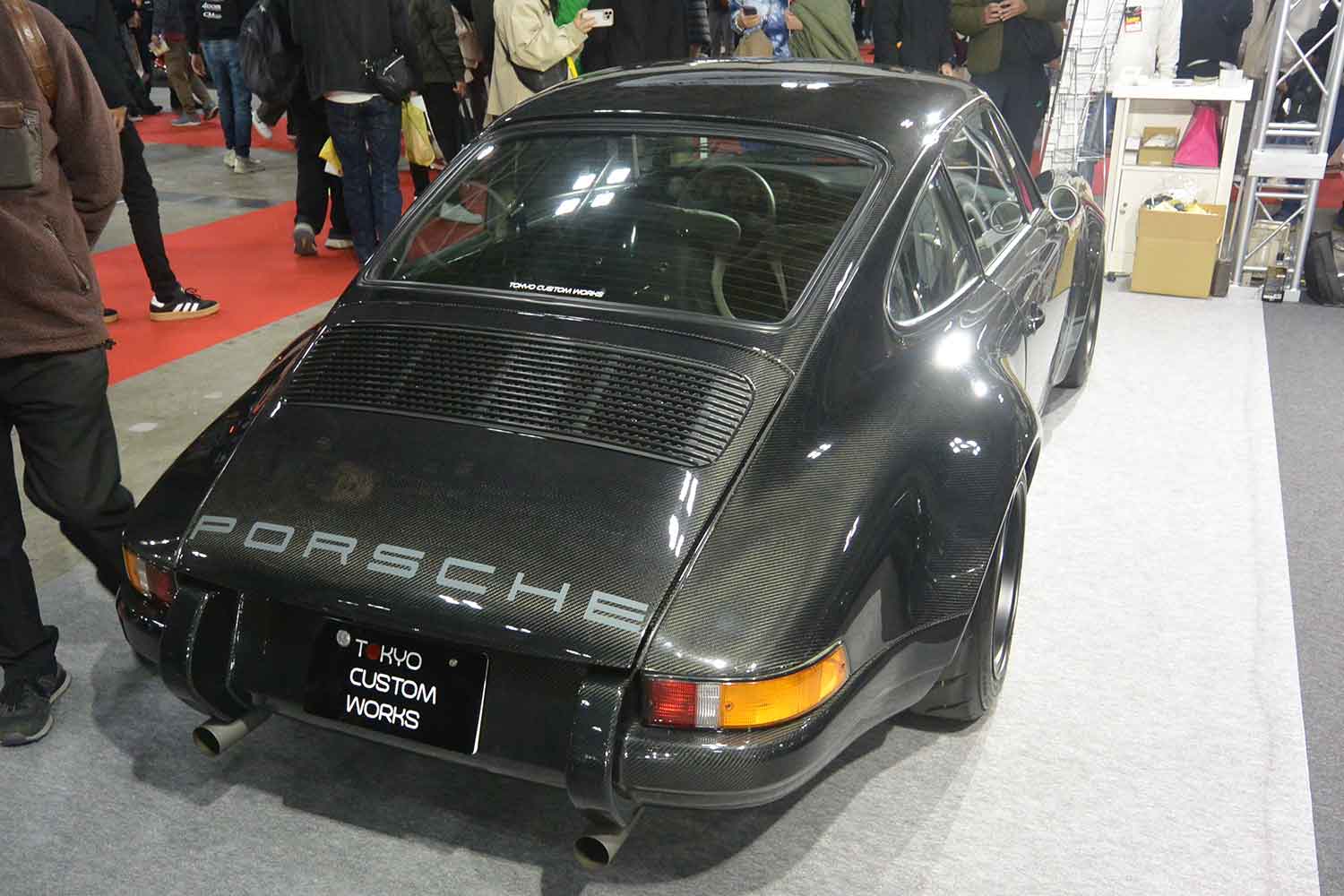 TCWブースのカーボンポルシェ911のリヤまわり