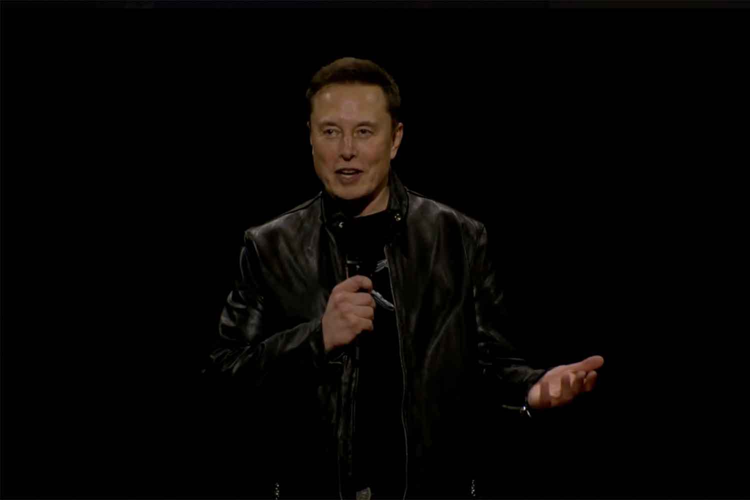 不利な状況にあえて切り込むイーロン・マスクの目は宇宙に向いていた