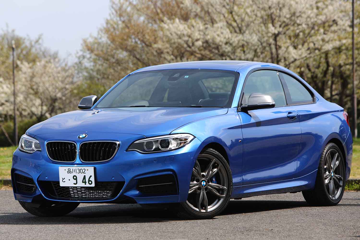 エストリルブルーに塗装されたBMW・2シリーズ M235iクーペ 〜 画像2