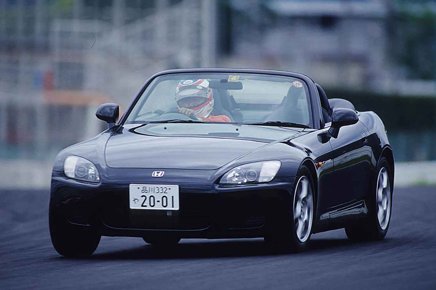 ホンダS2000のサーキット走行写真