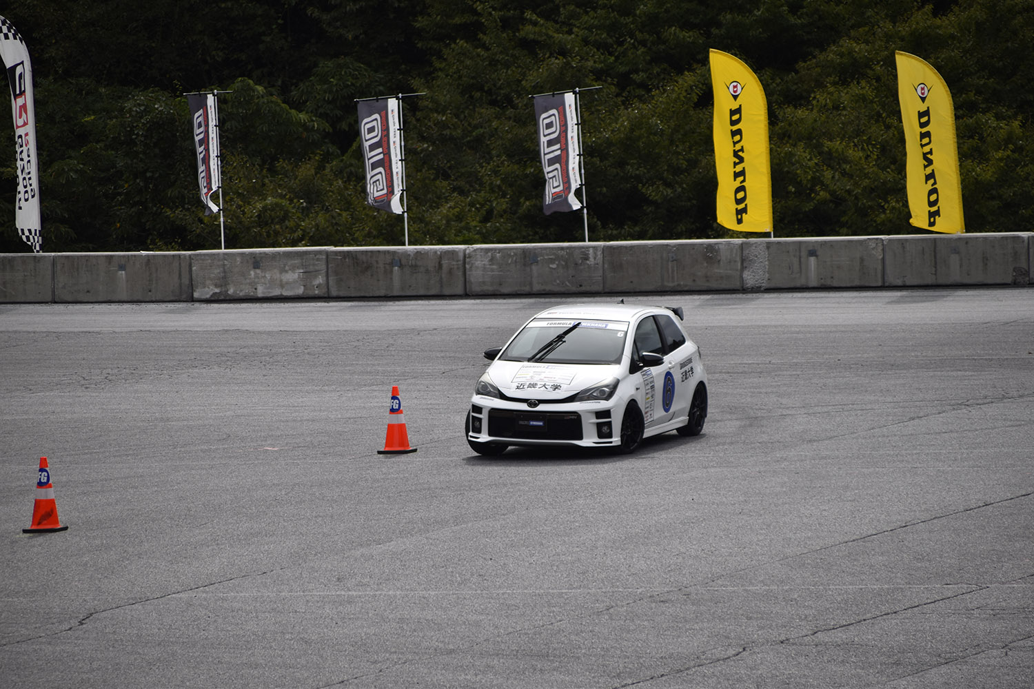 「Formula Gymkhana 2024」全国大会の近畿大学自動車部のヴィッツGRMN