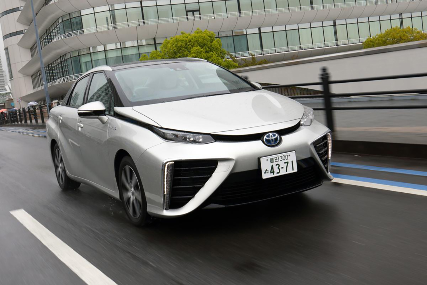 トヨタが2014年に発売した初代MIRAI