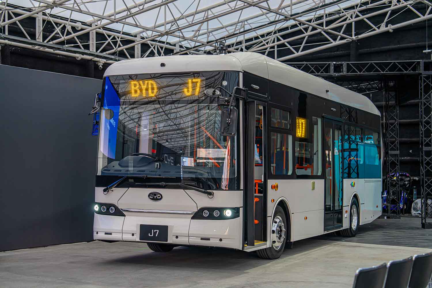 BYD J7の発表会での展示