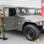 【画像】触れて乗ってコスプレもできる！　マニアならずとも魅せられる自衛隊車両の魔力【大阪オートメッセ2025】 〜 画像6