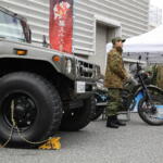 【画像】触れて乗ってコスプレもできる！　マニアならずとも魅せられる自衛隊車両の魔力【大阪オートメッセ2025】 〜 画像8