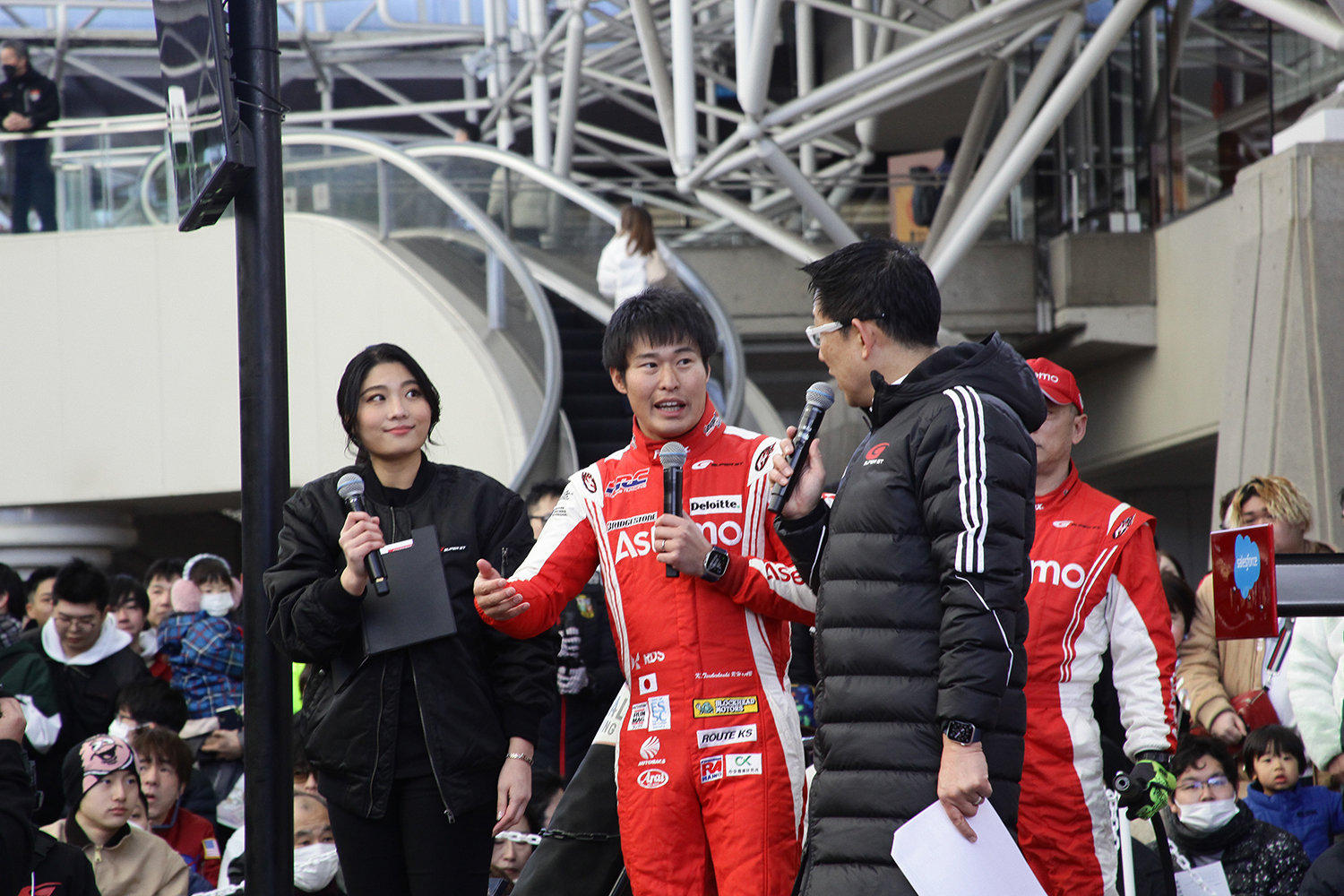 SUPER GT PIT WORKのようす