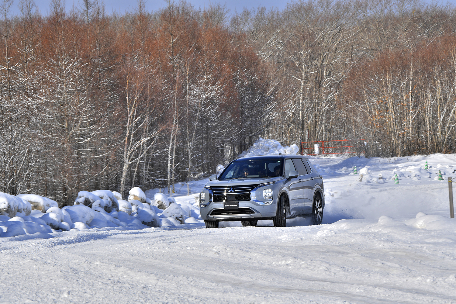 モータージャーナリストの中谷明彦がアウトランダーPHEV&トライトンに雪上試乗 〜 画像26