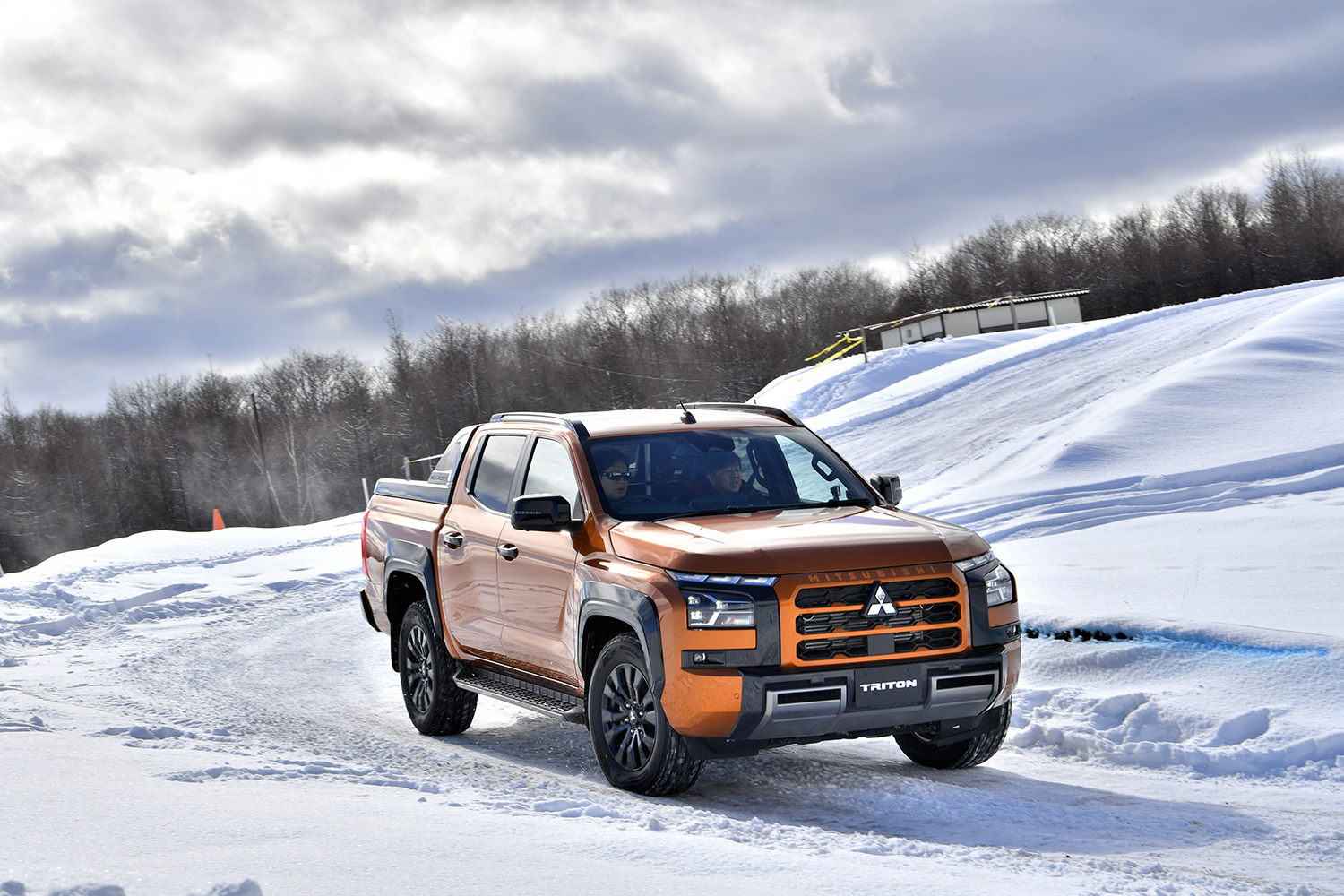 モータージャーナリストの中谷明彦がアウトランダーPHEV&トライトンに雪上試乗 〜 画像44