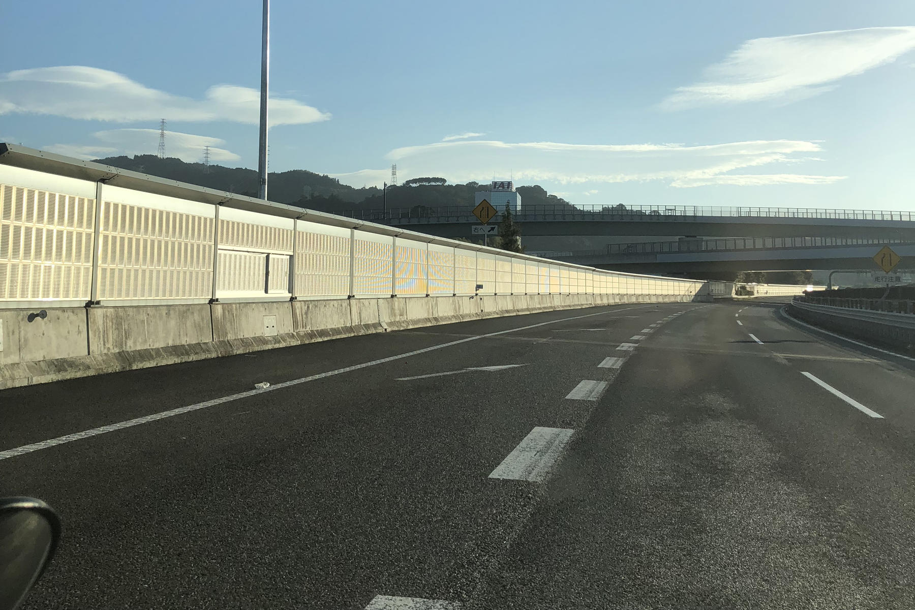 高速道路ではトラックの後ろを走るのがオススメ 〜 画像3
