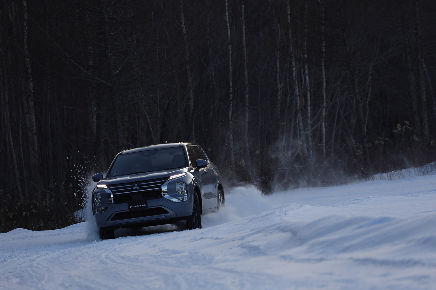 モータージャーナリストの中谷明彦がアウトランダーPHEV&トライトンに雪上試乗 〜 画像100