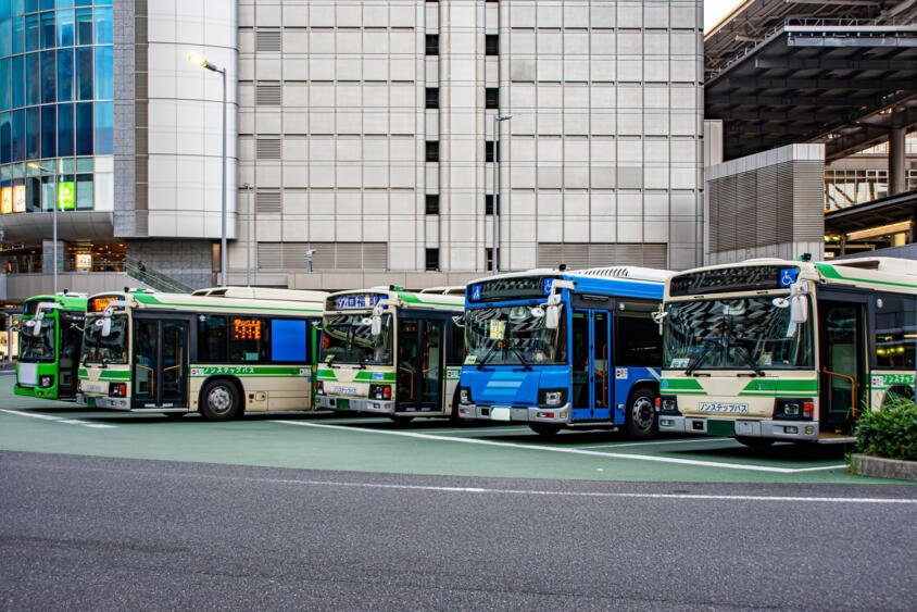 MT免許を取りたい人でも教習所はAT車が中心になる！　これで乗用車はともかく大型トラック＆バスを「まともに乗れる」運転士が育つのか？