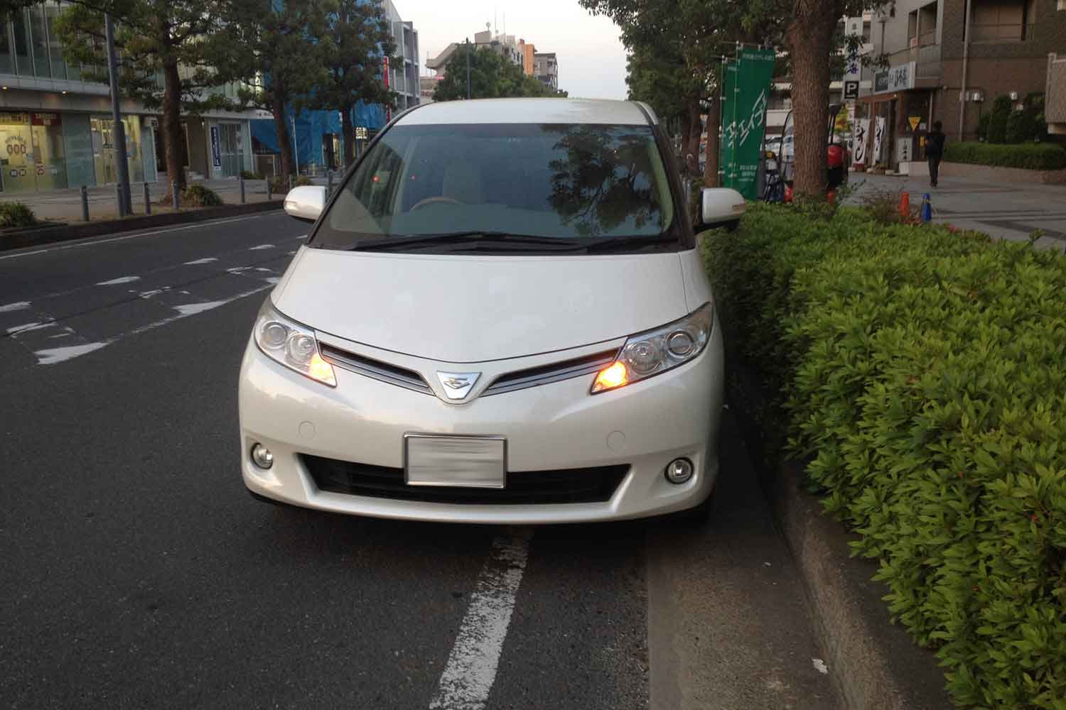 路上駐車しているクルマ