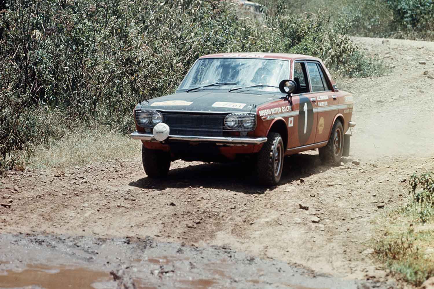 日産ブルーバードSSS（510）のラリー走行写真