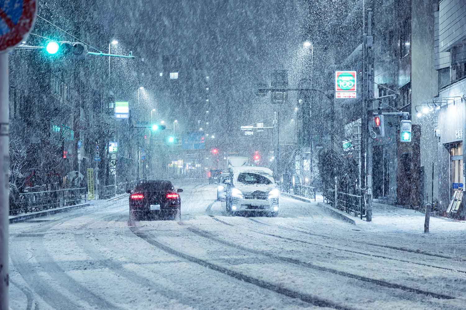 雪が降っている大通りの様子 〜 画像6