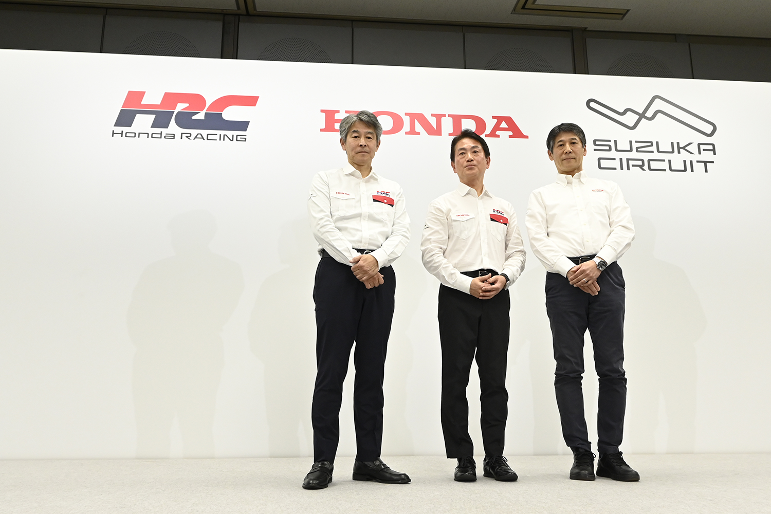 HRC F1パワーユニット開発総責任者の角田さんとHRC社長の渡辺さんとホンダモビリティランドの斎藤さん