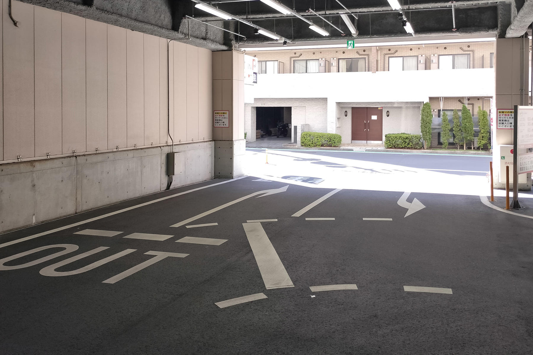 事故防止のためにも駐車場の出口付近に標識をつけることはできないのか 〜 画像3